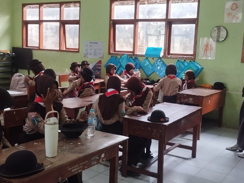 LATIHAN RUTIN PRAMUKA