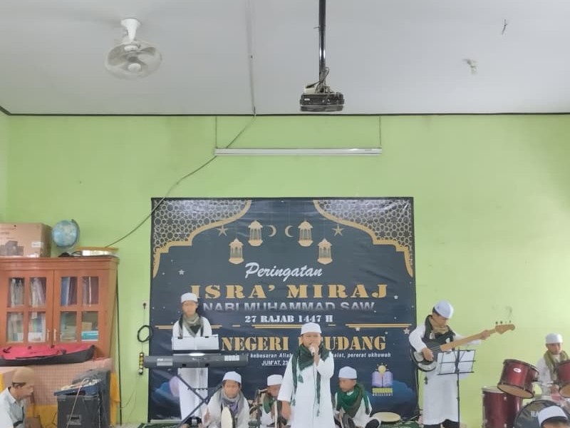 MEMPERINGATI ISRAJ MIRAJ