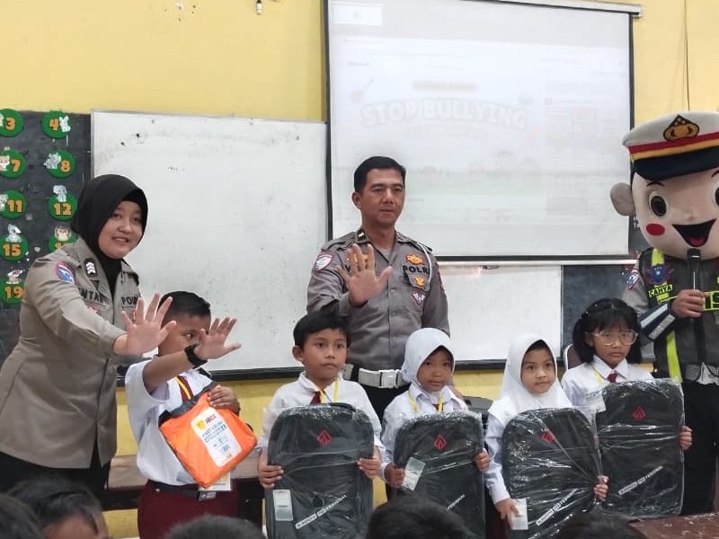 SOSIALISASI POLRES SITUBONDO KEPADA SISWA KELAS 1