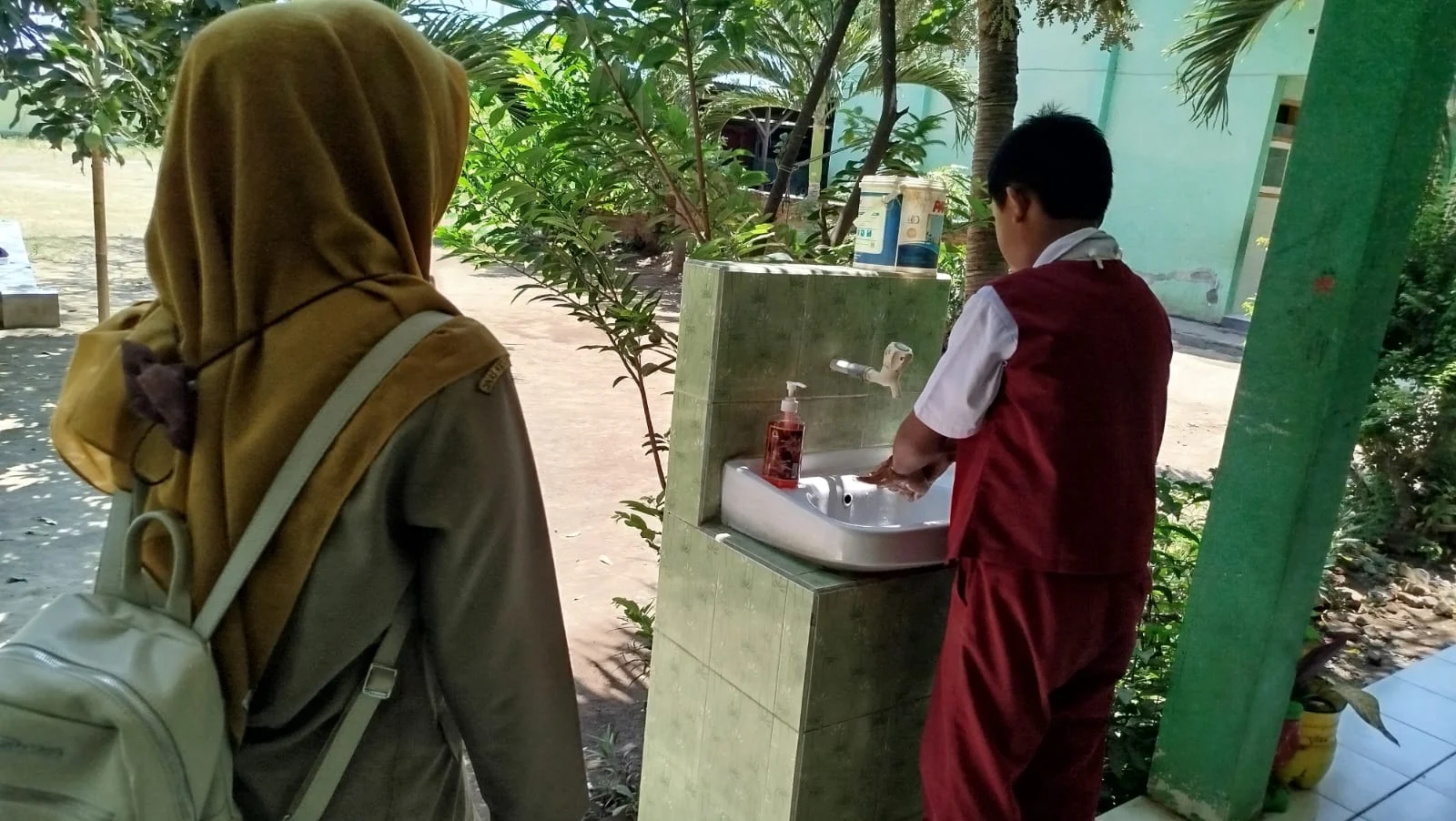 KUNJUNGAN DINAS KESEHATAN KE SDN 1 GUDANG